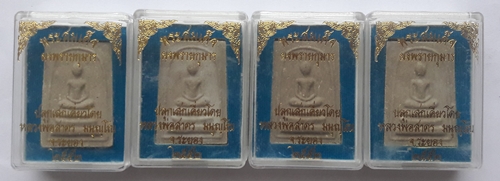 พระสมเด็จหลังพลอย หลวงพ่อสาคร พร้อมกล่องสวยๆ จำนวน 4 องค์สวยๆ พร้อมกล่อง ราคาเคาะแรก