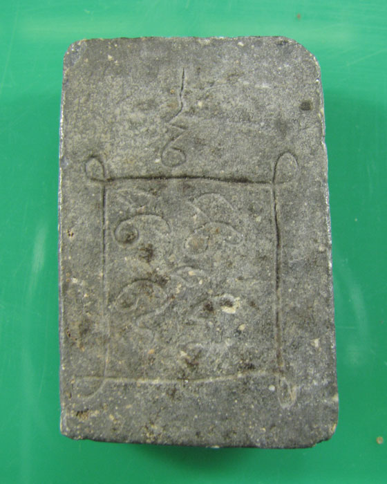 พระกรุบึงพระยาสุเรนทร์ พิมพ์พระเจ้าห้าพระองค์ เนื้อสีดำ