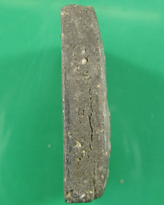 พระกรุบึงพระยาสุเรนทร์ พิมพ์พระเจ้าห้าพระองค์ เนื้อสีดำ