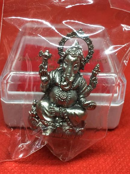 พระพิฆเนศ ลอยองค์ เนื้อซาติน หรือ ชุบเงินโบราณ วัดแก้วแจ่มฟ้า ปี56 