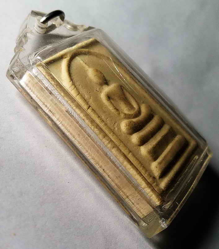 60 บาท พระสมเด็จหลังระฆัง เลี่ยมอย่างหนาใช้ได้อีกหลายปี ส่วนพระไม่ทราบที่ครับผม boxp3