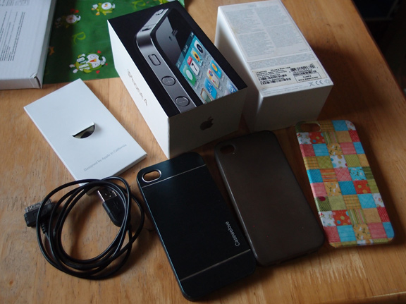 กล่อง iPhone4 โมเดลTH ของแท้ ศูนย์ไทย ใครหาอยู่จัดได้เลย พร้อมของแถมฟรี เคส3อันครับ