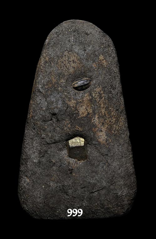 หลวงพ่อทวด หลังฝังเพชรหน้าทั่ง