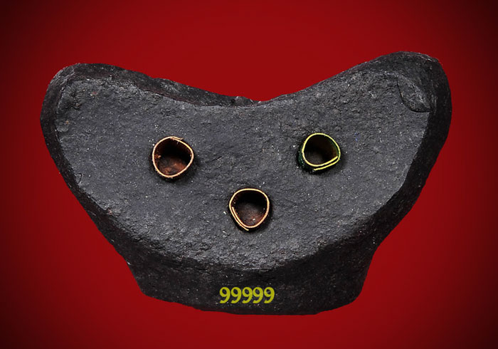 พระปิดตา เนื้อว่าน หลังรูปเหมือน ตะกรุด 3 ดอก