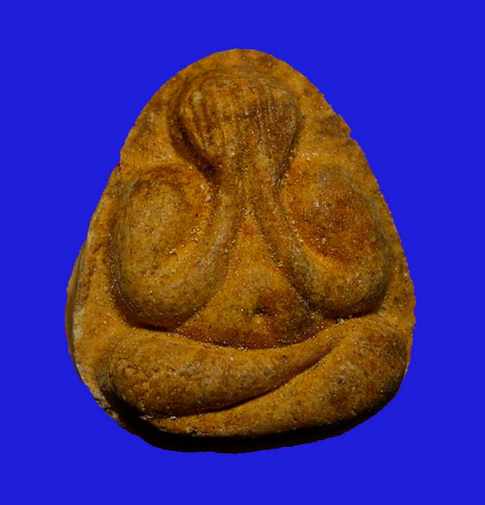 พระปิดตา หลังยันต์พุทโธ ออกวัดลาดปลาเค้า เนื้อเกสรเหลือง ๆ หลวงปู่โต๊ะปลุกเสก ปี 21