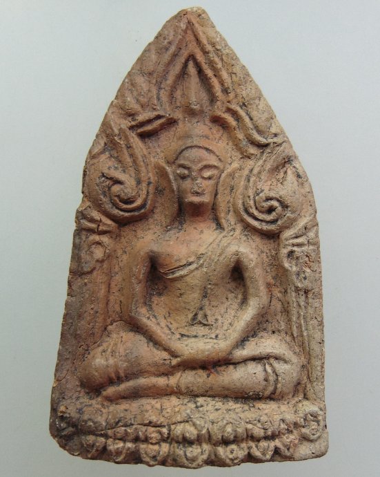 ๒๐ พระขุนแผนเนื้อดิน