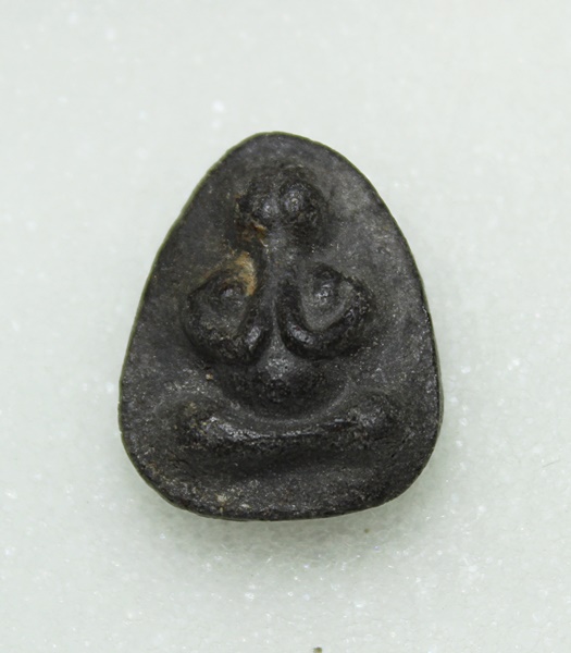 พระปิดตา เนื้อผง สภาพสวยๆ ไม่ทราบสำนัก