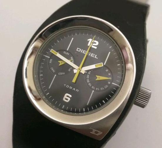 นาฬิกา DIESEL Stainless Steel 10 BAR ของแท้ ดีไซน์สวย หน้าปัดดำ เข็มเหลือง / วัดใจ ถูกกว่า e-bay