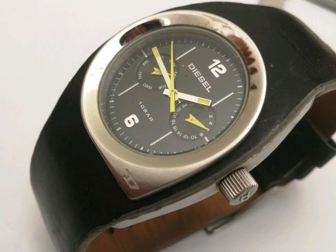 นาฬิกา DIESEL Stainless Steel 10 BAR ของแท้ ดีไซน์สวย หน้าปัดดำ เข็มเหลือง / วัดใจ ถูกกว่า e-bay