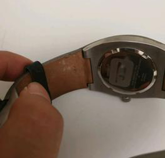 นาฬิกา DIESEL Stainless Steel 10 BAR ของแท้ ดีไซน์สวย หน้าปัดดำ เข็มเหลือง / วัดใจ ถูกกว่า e-bay