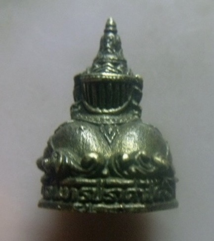 **วัดใจ**พระราหูรุ่นจันทรุปราคา ตำหรับหลวงปู่น้อย นาวารัตน์ วัดศรีษะทอง จ.นครปฐม ปี๔๖**มียันต์ใต้ฐาน