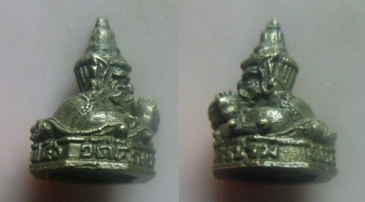 **วัดใจ**พระราหูรุ่นจันทรุปราคา ตำหรับหลวงปู่น้อย นาวารัตน์ วัดศรีษะทอง จ.นครปฐม ปี๔๖**มียันต์ใต้ฐาน