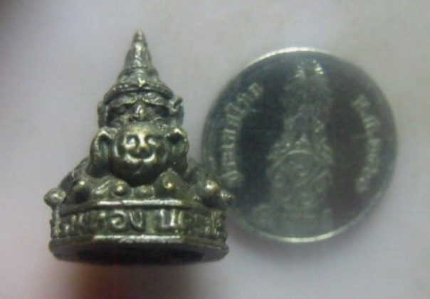 **วัดใจ**พระราหูรุ่นจันทรุปราคา ตำหรับหลวงปู่น้อย นาวารัตน์ วัดศรีษะทอง จ.นครปฐม ปี๔๖**มียันต์ใต้ฐาน