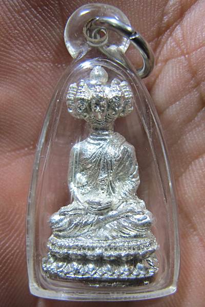 พระเศรษฐีนวโกฏิไม่ทราบเนื้อและปีที่สร้างเลี่ยมพร้อมใช้ครับ