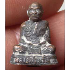 พระรูปหล่อหลวงพ่อหวั่น วัดคลองคณู จ.พิจิตร ตอกโค็ตหลัง