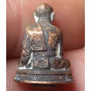 พระรูปหล่อหลวงพ่อหวั่น วัดคลองคณู จ.พิจิตร ตอกโค็ตหลัง