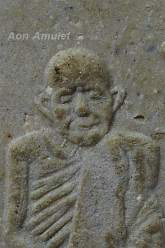 พระเนื้อผงพิมพ์ห้าเหลี่ยมวัดราษฎร์บำรุง หลวงปู่แหวน สุจิณฺโณ วัดดอยแม่ปั๋ง พศ.2517