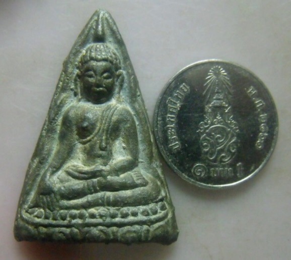 **วัดใจ**พระพุทธนั่งปางมารวิชัย เนื้อชินหลังลายผ้า เก่าๆ ไม่ทราบที่**เนื้อจัด สวยๆ เชิญชมครับ