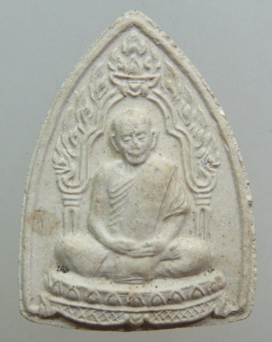 ๒๐ พระผงรูปเหมือนหลวงปู่ทิม รุ่นมงคลศิลาฤกษ์ หลวงปู่ทิม วัดละหารไร่ ระยอง ปี 37