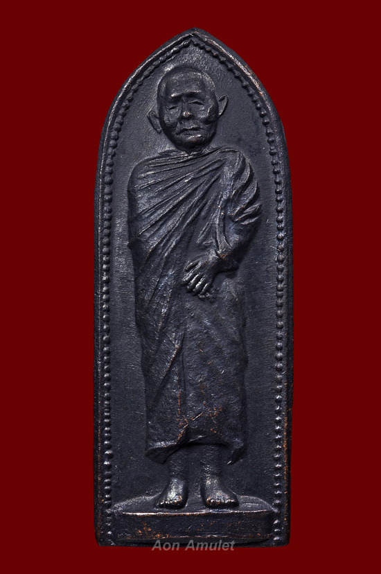 เหรียญรูปเหมือนยืนหลังรางปืนเนื้อทองแดงรมดำ หลวงปู่แหวน สุจิณฺโณ วัดดอยแม่ปั๋ง พศ.2517