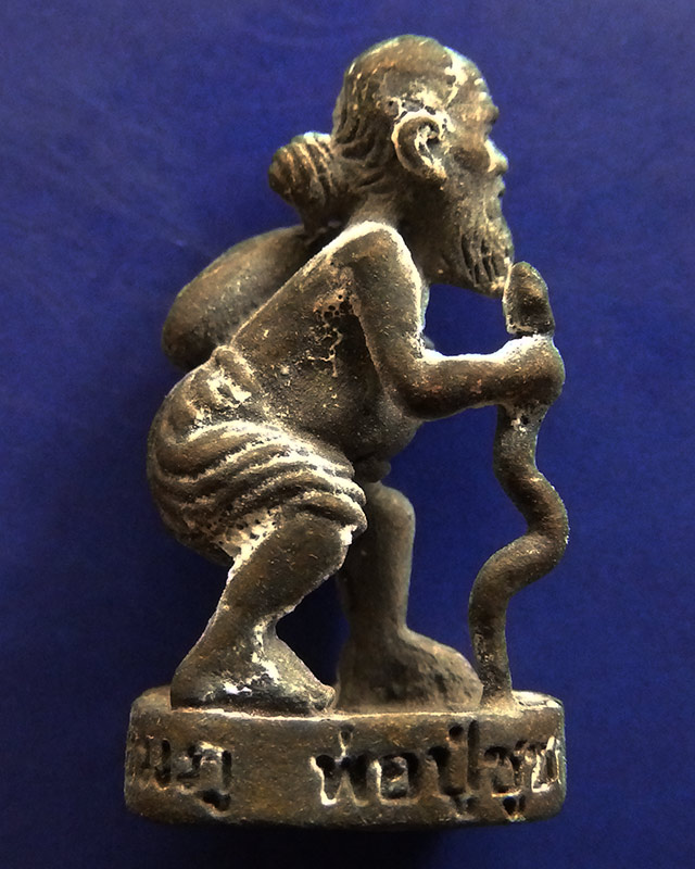 2.พ่อปู่ชูชกเทพขอได้ รุ่นแรก หลวงปู่คำบุ วัดกุดชมภู พ.ศ. 2553 เนื้อทองทิพย์ ยิงโค๊ด-เลข พร้อมกล่องเด