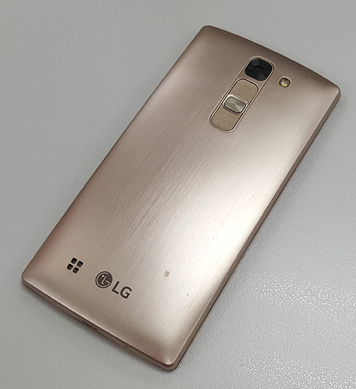 มือถือ LG Magna สวยๆ Quad-Core จอใหญ่ หน้าจอ HD แบบ In-Cell Touch ขนาด 5.0 นิ้ว ดีไซน์โค้งมน