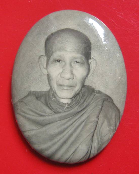 ล็อกเก็ตอมตะ มงคลเกษม 81 หลังแผ่นเงิน ปี 35 บรรจุมวลสาร 9 มงคล สวย ๆ กล่องเดิม