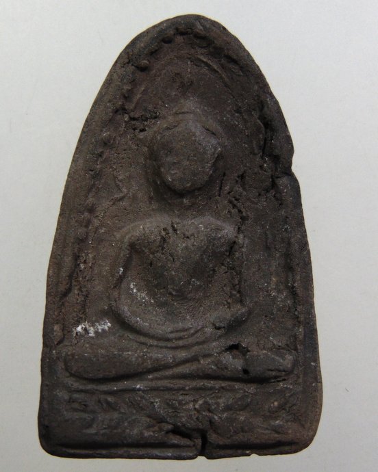 ๒๐ พระพุทธเนื้อดิน