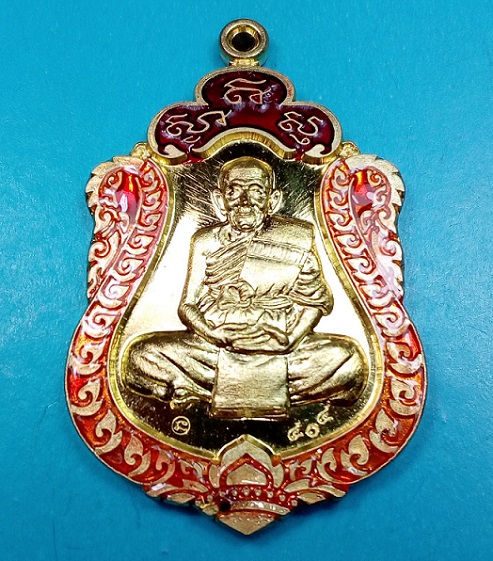 เหรียญเสมาสมปรารถนา มหาเศรษฐี หลวงปู่แสน เนื้อทองทิพย์ลงยา ขอบชมพู บนแดง หมายเลข 404                