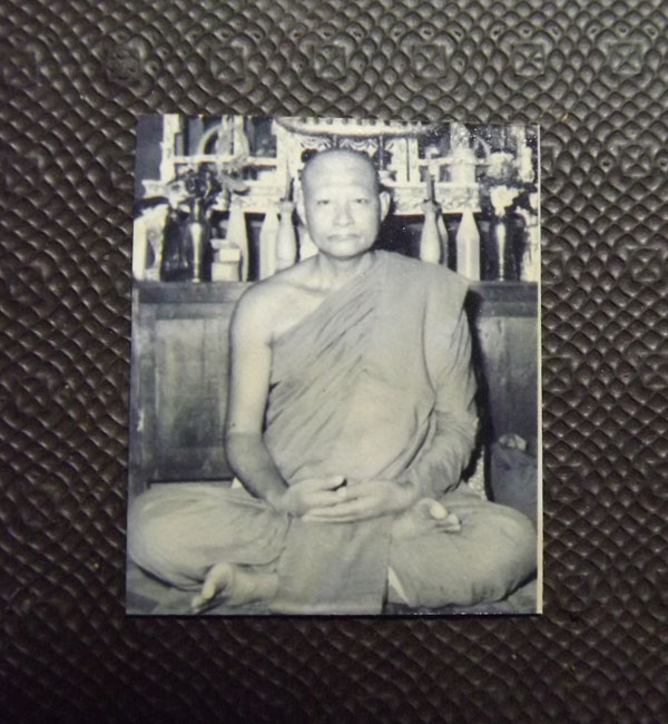 รูปถ่ายอาจารย์วัน อุตตโม วัดถ้ำอภัยดำรง(ถ้ำพวง) จ.สกลนคร