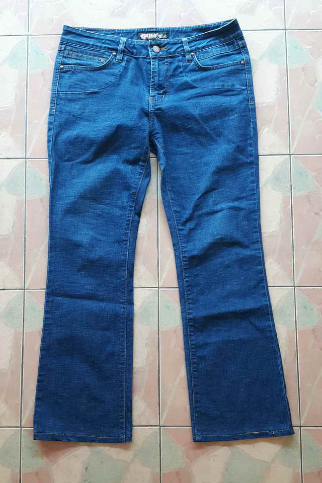 Hara Jean สำหรับสตรี เอว 34 นิ้ว ยาว 37 นิ้ว เป้า 6.5 นิ้ว ปลายขากว้าง 8 นิ้ว