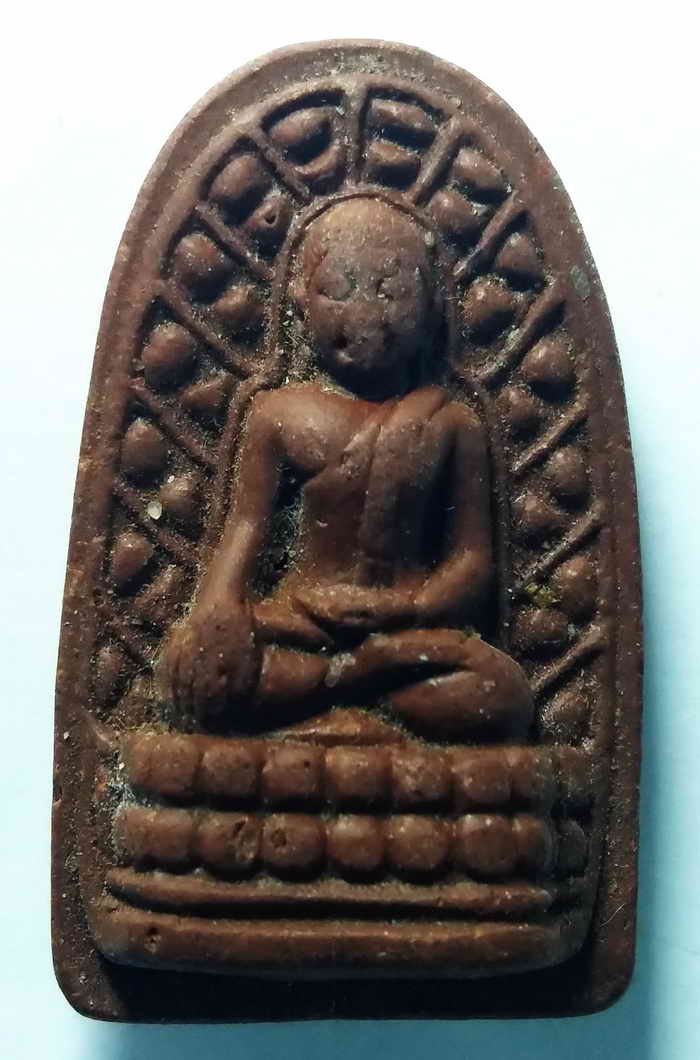 20 บาท พระลือหน้ามงคลเนื้อผง หลังพระธาตุ  ไม่ทราบว่า เป็นพระธาตุดอยสุเทพ จังหวัดเชียงใหม่ หรือเปล่า