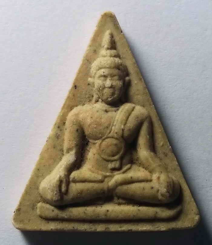 20 บาท พระผงพิมพ์พระพุทธนั่งจับเข่าหลังยันต์  ราคานี้เก็บไว้ก่อนเถอะครับ ค่อยหาที่มายังไม่สาย ผมประก