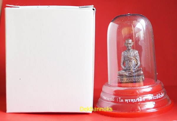 พระรูปเหมือนสมเด็จพระพุฒาจารย์(โต พรหมรังสี) พิมพ์หล่อใหญ่ เนื้อนวะ ผิวเดิม ดินไทย พร้อมกล่องเดิม