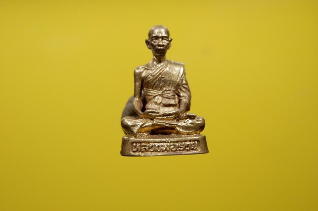 รูปหล่อหลวงพ่อรวยวัดตะโก