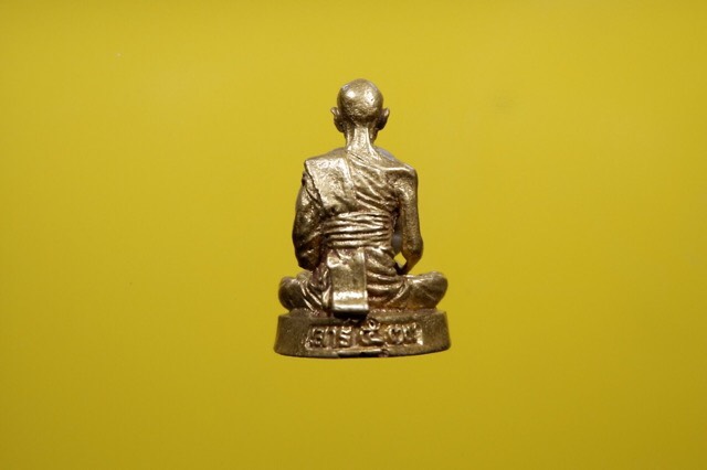 รูปหล่อหลวงพ่อรวยวัดตะโก