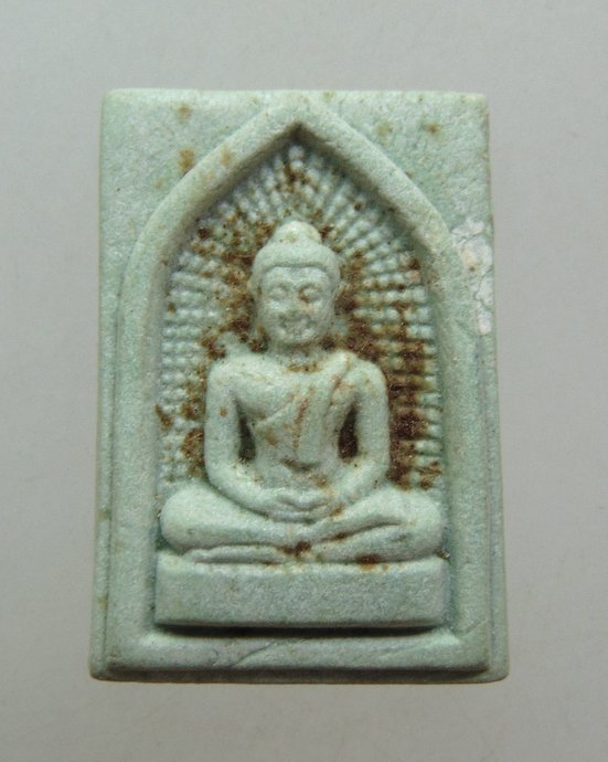๒๐ พระผงหยกวัดธรรมมงคล