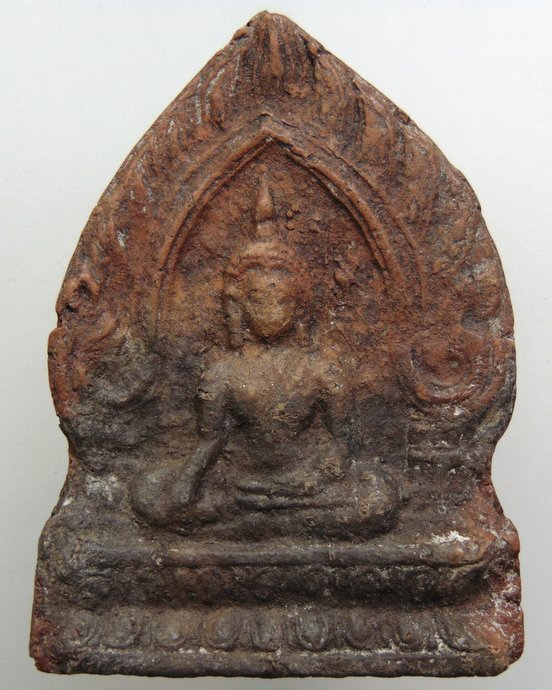 ๒๐ พระพุทธเนื้อดิน (ขนาดประมาณพระโคนสมอ)