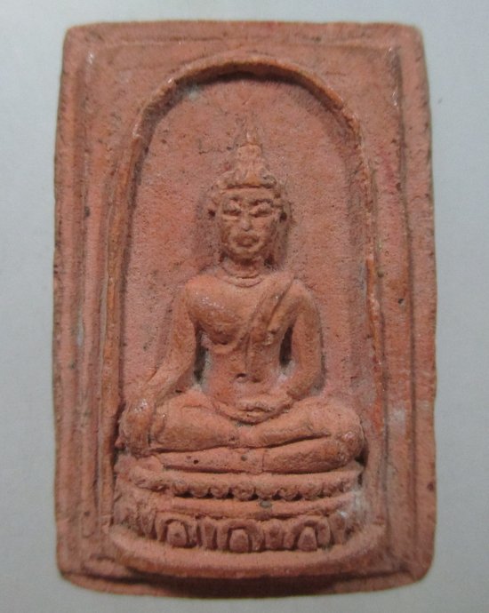 ๒๐ พระพุทธเนื้อผงไม่ทราบที่ครับ