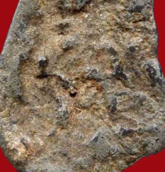 พระร่วงนั่ง เนื้อชินเขียว กรุวังบัว จ.เพชรบุรี พระดูง่าย 