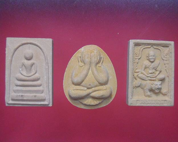 พระผงชุด 3 องค์ อิทธิมหามงคล ไตรมาสปี 2540 หลวงพ่อเปิ่น วัดบางพระ กล่องเดิม สภาพสวยชุดที่1