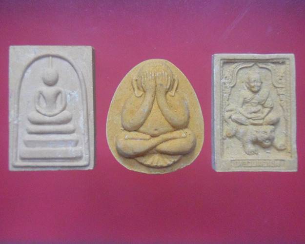 พระผงชุด 3 องค์ อิทธิมหามงคล ไตรมาสปี 2540 หลวงพ่อเปิ่น วัดบางพระ กล่องเดิม สภาพสวยชุดที่2