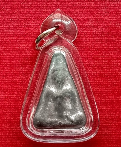 พระนางพญา ชุดไตรภาคี เนื้อชินตะกั่ว หลวงปู่โต๊ะ วัดโคนอน ปี15 หลวงปู่โต๊ะร่วมปลุกเสก..เคาะเดียวแดง..