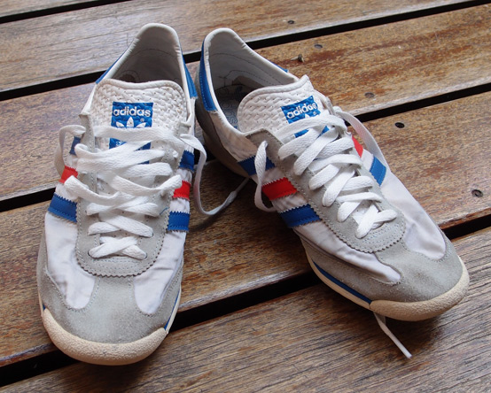 รองเท้า ADIDAS Logo The Trefoil เบอร์42 white sneaker runner / classic design