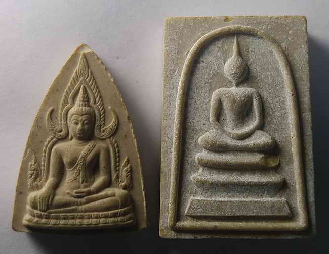 20 บาท 2 ชิ้นจัดไป พระมีรอยกระเทาะ สภาพชำรุด ขอคนที่รับได้