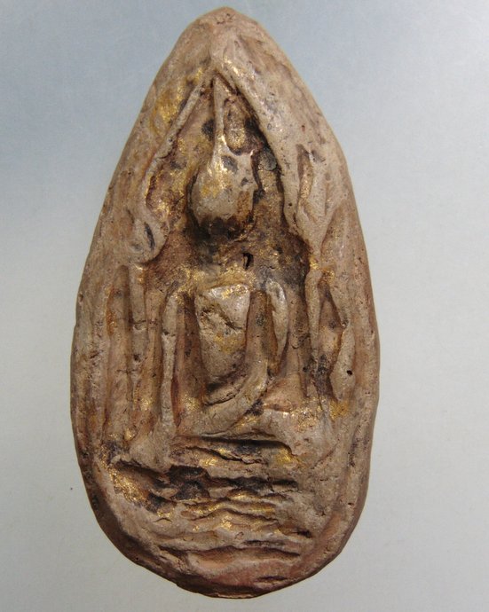๒๐ พระขุนแผนเนื้อดิน