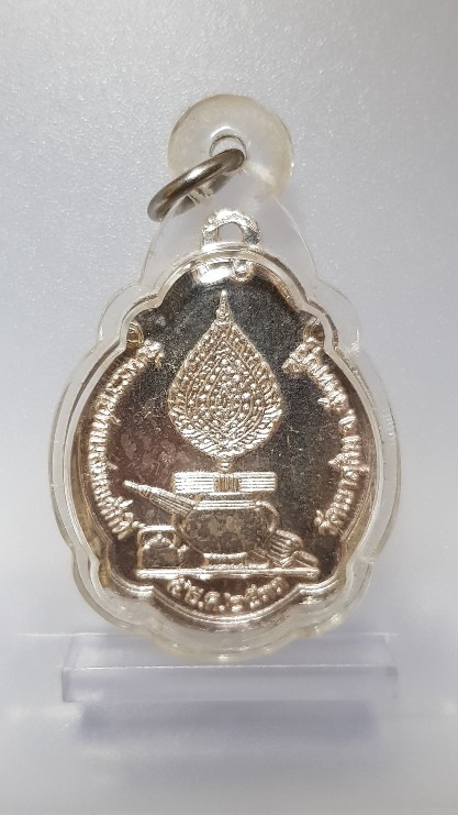 เหรียญรับพระราชทานสมณศักดิ์หลวงพ่อสมชายวัดเขาสุกิมเนื้อเงินลงยาเขียว 2533 หายาก