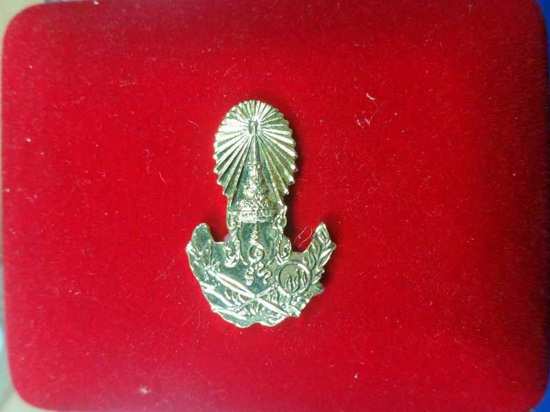 พระกริ่ง พระชัยวัฒน์ "ไพรีพินาศ" วัดบวรนิเวศ กทม ปี50 เนื้อสำริดชุบทอง 2 องค์ พร้อมกล่อง