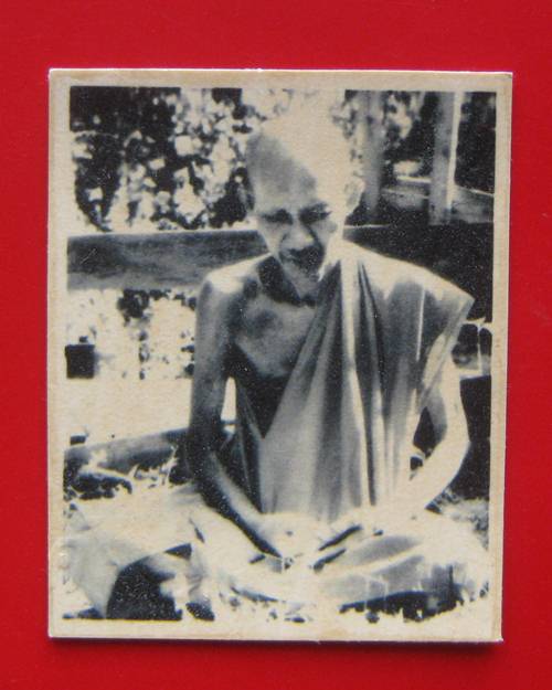 รูปถ่ายนั่งภาวนากลางแดด หลวงพ่อเกษม เขมโก ขนาด 1 นิ้ว