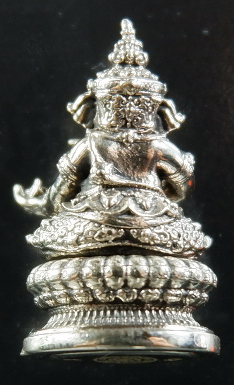 พระกริ่งพระพิฆเนศ หลวงปู่เย็น รุ่นสุขนิรันดร์ วัดแก่งสะเอา จ.สระแก้ว พิมพ์B เนื้อทองขาว สวยครับ